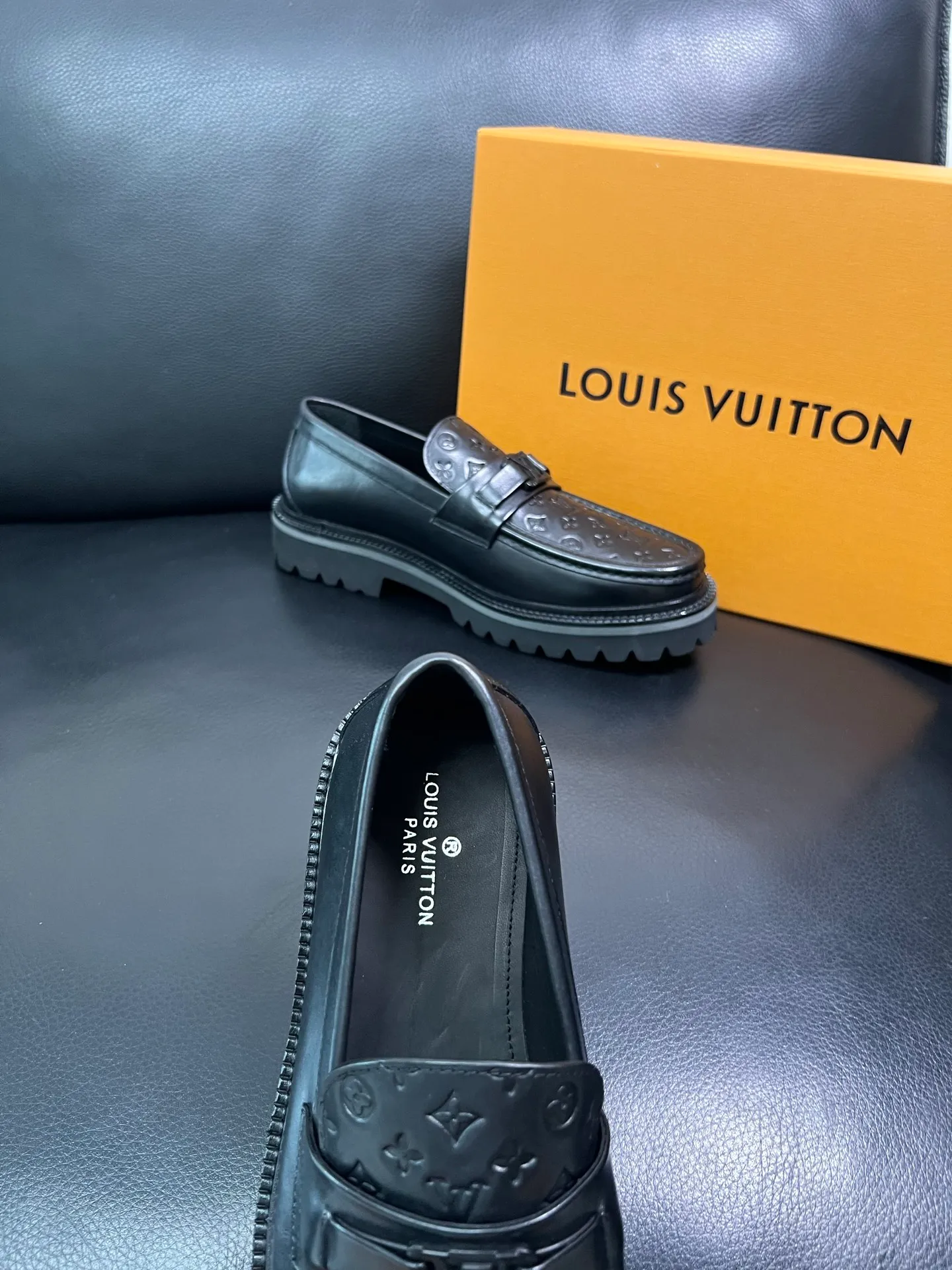 Men's shoes 💰780 Lv top purchasing Louis Vuitton leather shoes counter synchronization, uppers imported from Italy, imported water-dyed cowhide lining, soles: original soles specially provided by the original factory, original factory follow-up goods, high quality, welcome to compare, code number 38-44 (customized 45) 85842